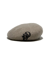 D-00994 LEATHER WAPPEN FLUFFY BERET