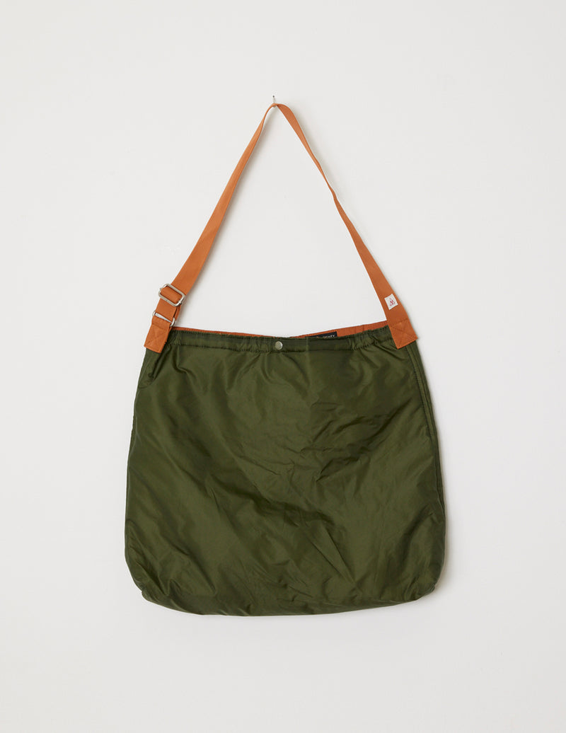 ILL242-50DZ ILL180° x dzt QUILTED PUFF BAG